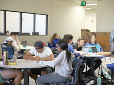 Students study at the new Keagly center for Student Success and utilize the tutoring opportunities on Oct. 17. Karina Diaz/ The Runner