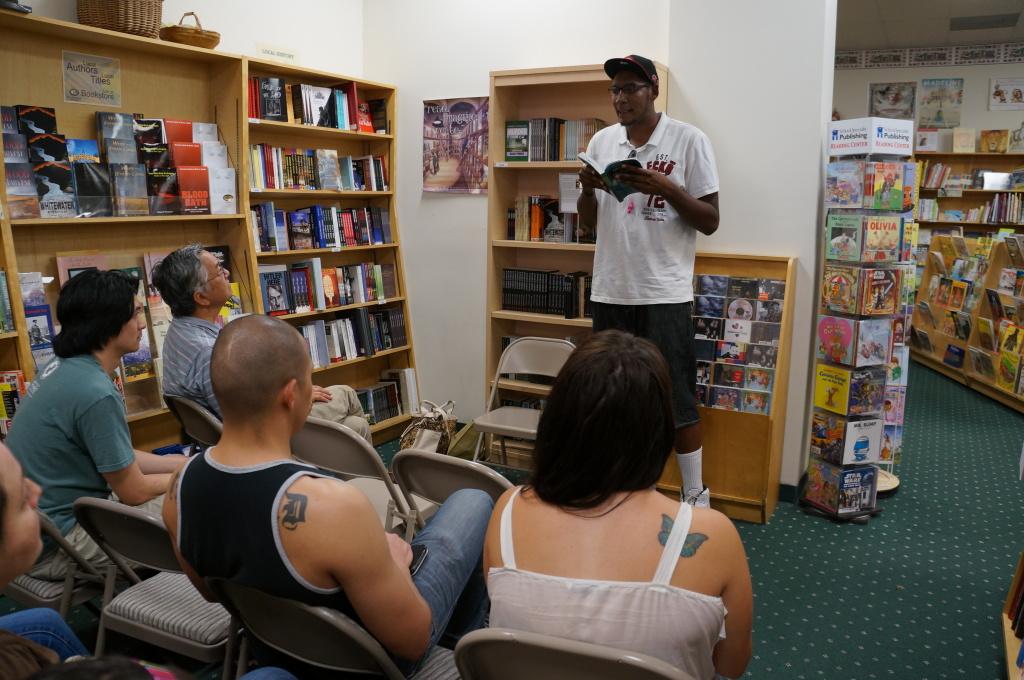 Shamir Griffin reads his poetry to the audience at Russo's. (Ryan Barrera/The Runner).