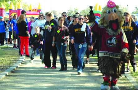 Juvenile Diabetes Research Foundation rally Bakersfield citizens to walk for a cure 