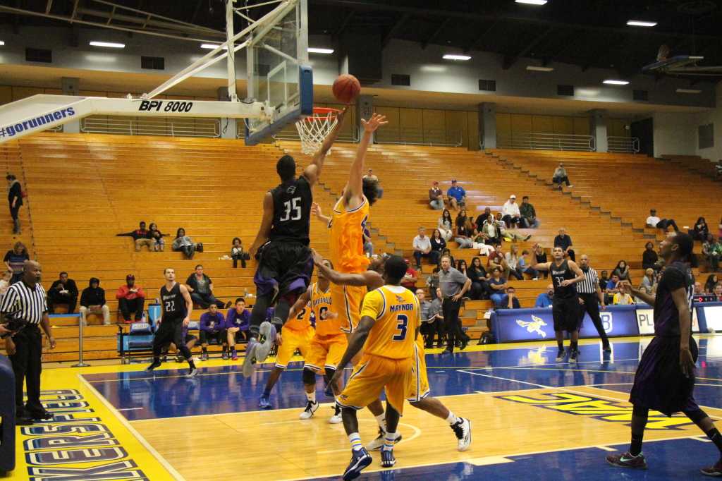 Men's hoops rolls Whittier in exhibition game