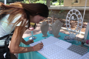 Rachelle Kazemzacleh, PEAK major, gathering charms for the perfect mother’s day on Wednesday, May 6, 2015 on the redbrick road. Karina Diaz/ The Runner