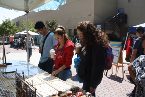 CSUB students taking a look at what the Kraft fair has to offer on Wednesday, May 6 on the redbrick road. Karina Diaz/ The Runner