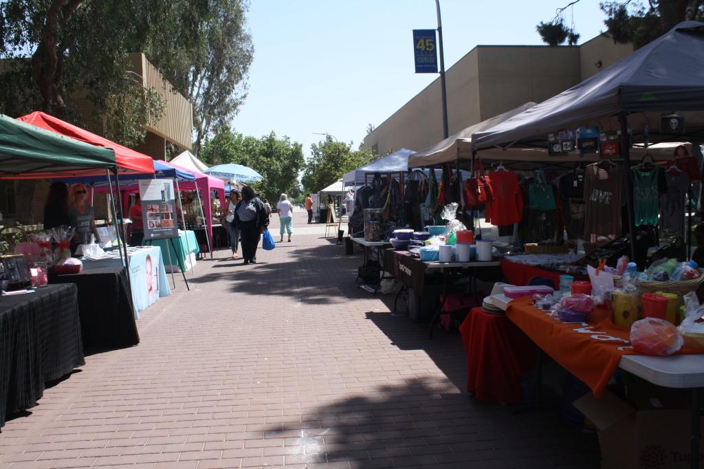 The view of the Kraft fair on Wednesday, May 6 on the Redbrick Road. Karina Diaz/ The Runner