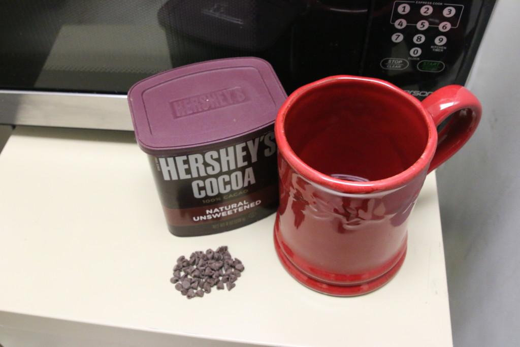 A microwave, mug and some simple ingredients can make for a quick meal in a pinch. 
Photo by Karina Diaz/The Runner
