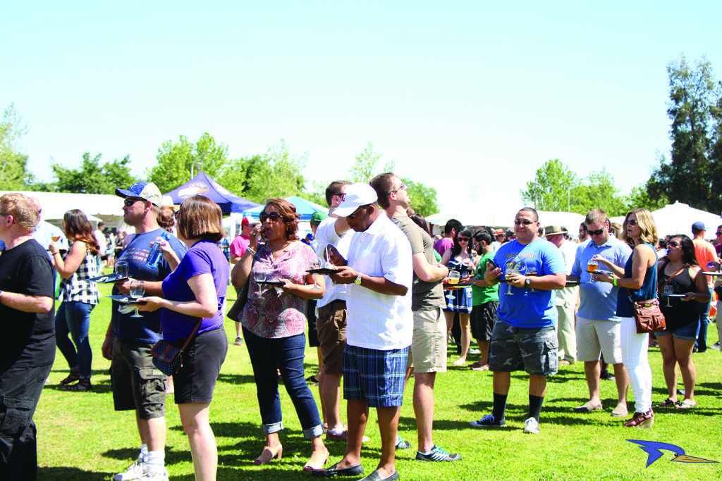 A line of attendees waiting for Johnny Garlic's portion of Mac and Cheese.