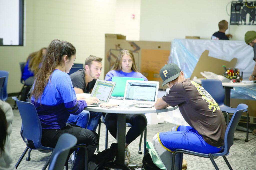 Student athletes utilize the Kegley Center and tutoring services to maintain their studies on Oct. 17.
Karina Diaz/ The Runner