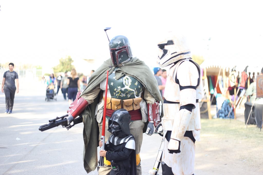Attendees stopped to take pictures with people who dressed up on Saturday, Nov. 12.
By Karina Diaz/ The Runner 