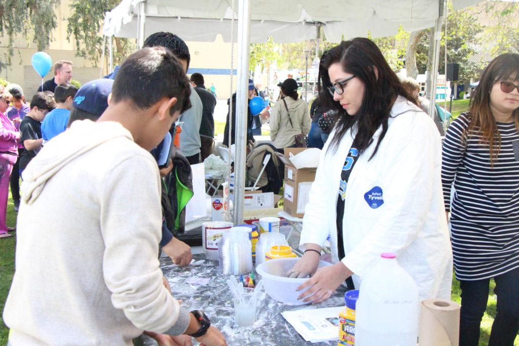 CSUB engineer students assist participants with their design ideas. Photo by Kabria Dodley/ The runner 