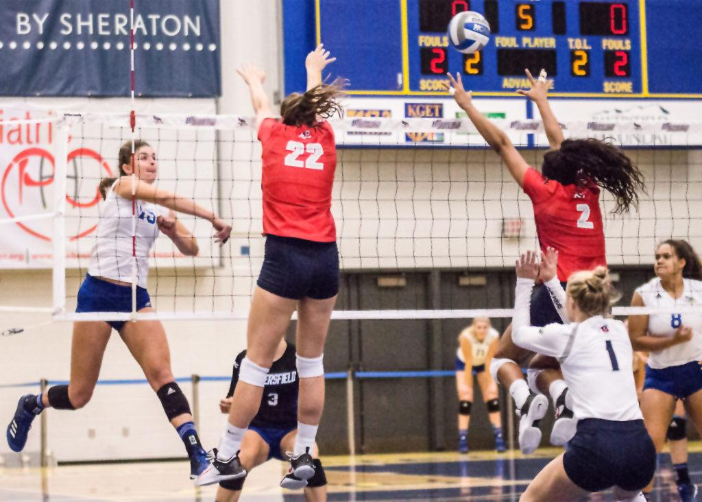 Roadrunners fall in straight sets on senior day