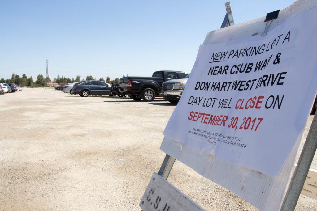 Photo by Andrew Paredez / The Runner 
Temporary dirt parking lot shut down after parking lot A opens up