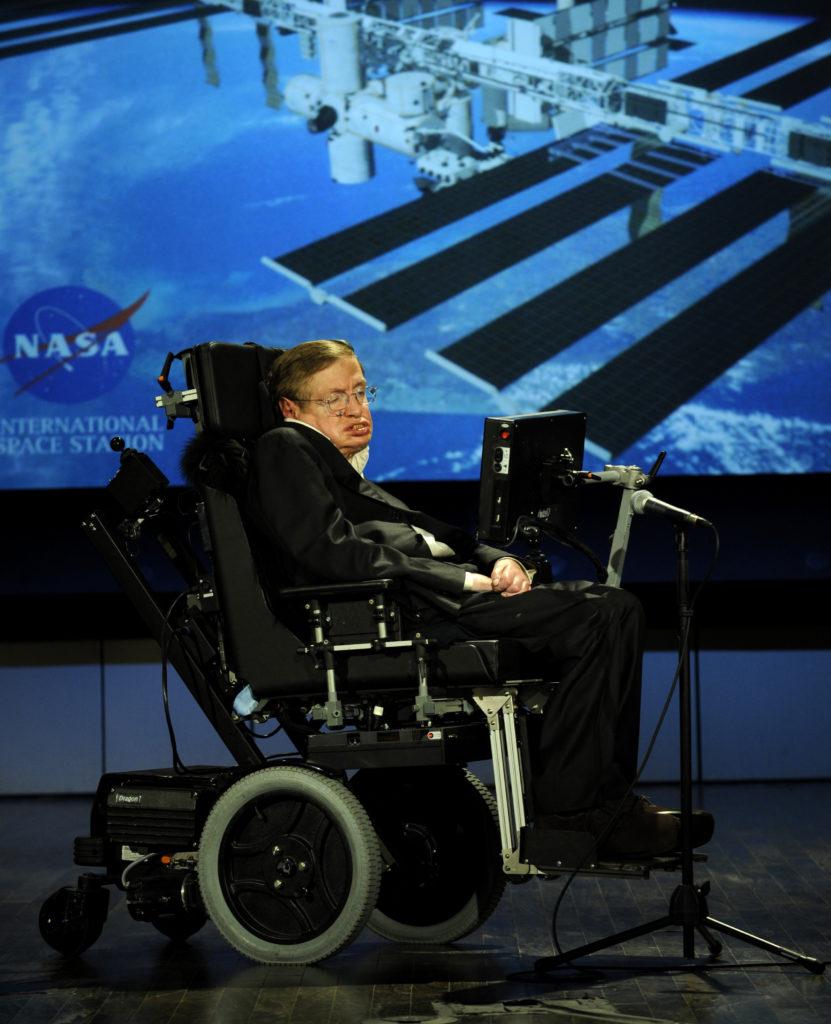 Photo from NASA/ Paul Alers
Stephen Hawking lectures during NASA’s 50th anniversary in 2008. 

 
