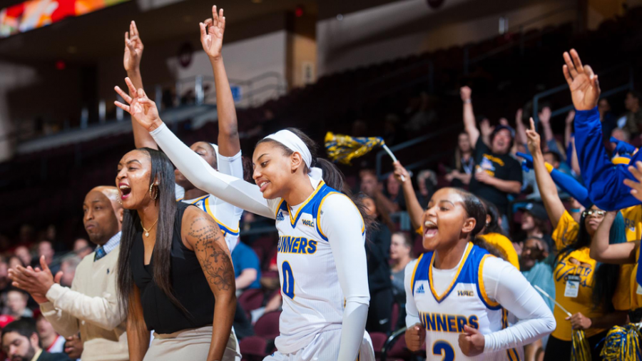 Photo by Mark Nessia, gorunners.com
CSUB vs. UTRGV on Jan.10, 2019.