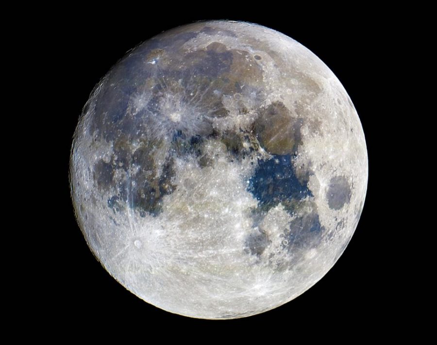 When the atmosphere is clear and the light pollution is low, landmarks and natural formations can be seen on the moon. 