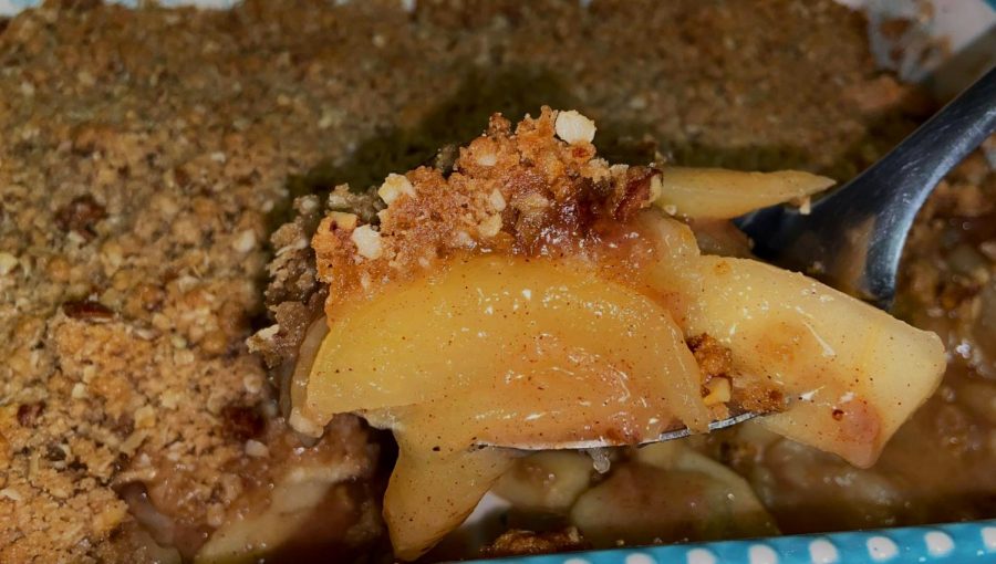 All photos of this apple crisp were taken after doubling the recipe quantity.