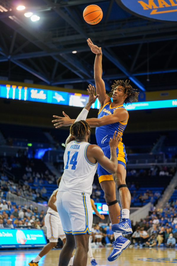 CSUB center Ray Somerville with a 2nd half jump hook. Somerville finished the game with 2 points, 1 rebound, and 1 steal.