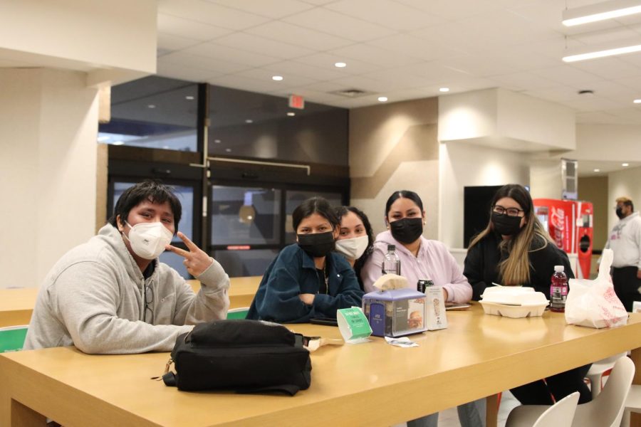 Image of students at the Runner Cafe.