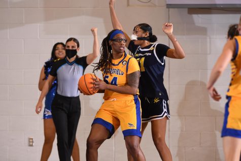 Senior Vanessa Austin mentally takes note of where the next direction of the ball will take.