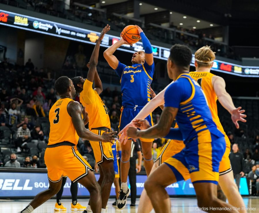 CSUB's Cameron Smith converts the contested field goal as he's fouled setting up a 3-point play opportunity.

