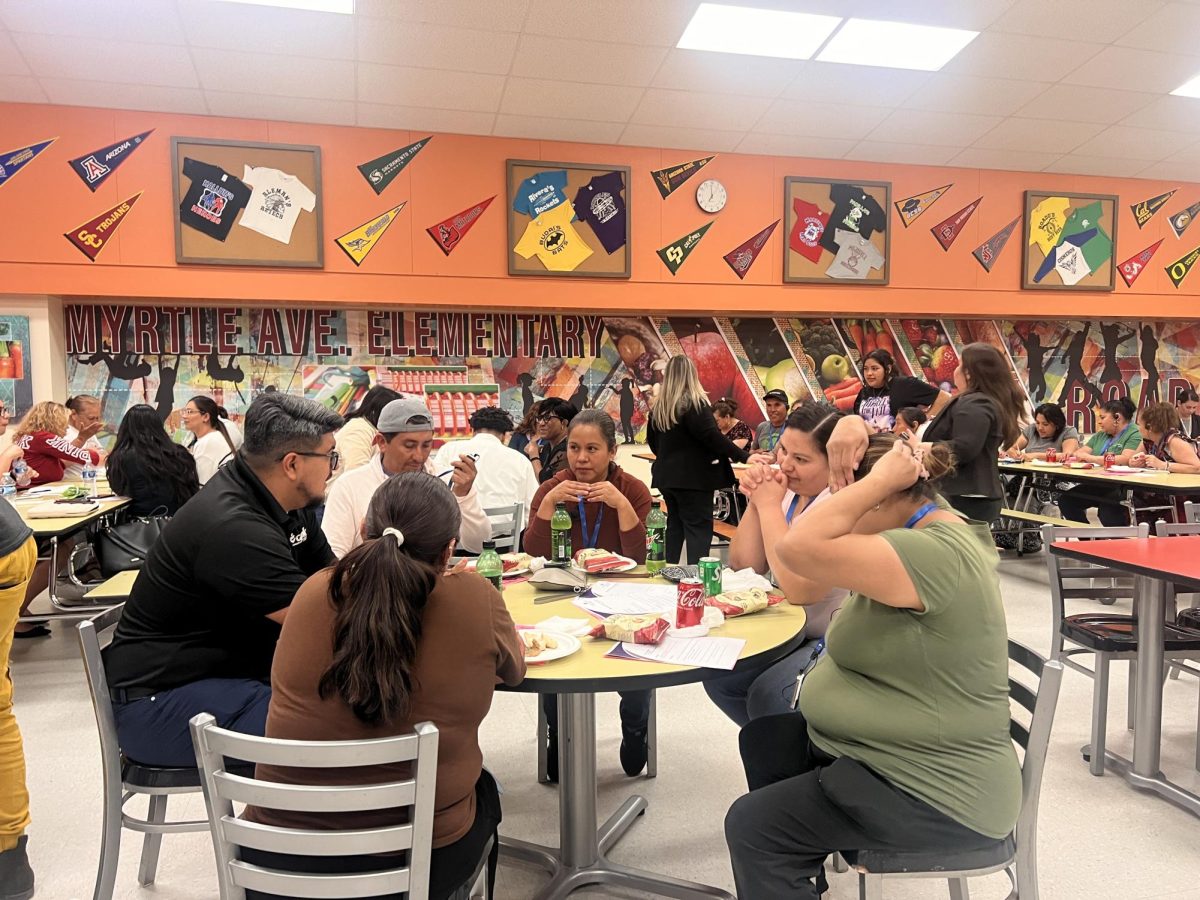 Community members from Kern County gather to discuss the issues they face in their communities.  Photo by Jocelynn Landon / The Runner