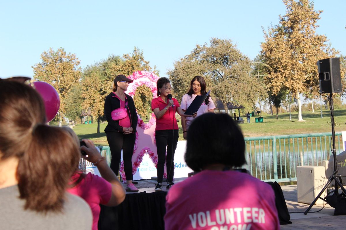 Mayor Karen Goh (middle) announcing the start of the race. 
Photo by Kenya Rice/The Runner