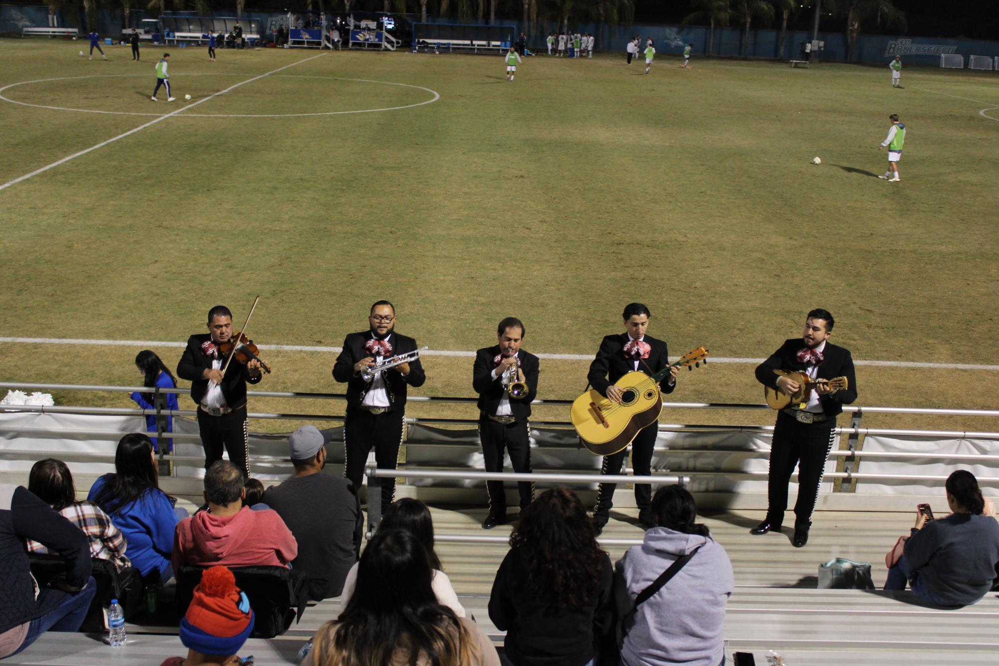 In celebration of Viva Los Runners Night, A Mirachi Band took over the stage during halftime.